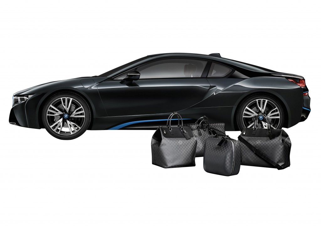 The tailor-made Louis Vuitton luggage set for the BMW i8 made from carbon  fibre: small “Weekender PM i8“. (08/2014)