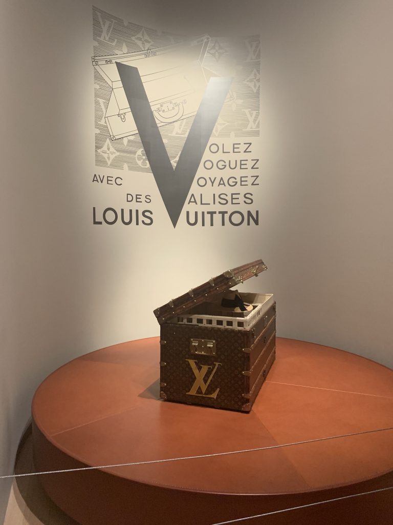 Lot Exhibition LOUIS VUITTON Volez Voguez Voyagez, Exh…