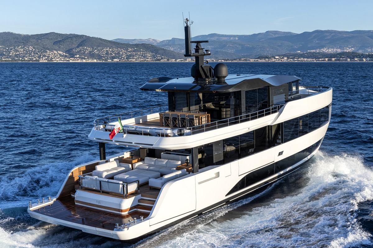 Luxury superyacht charters